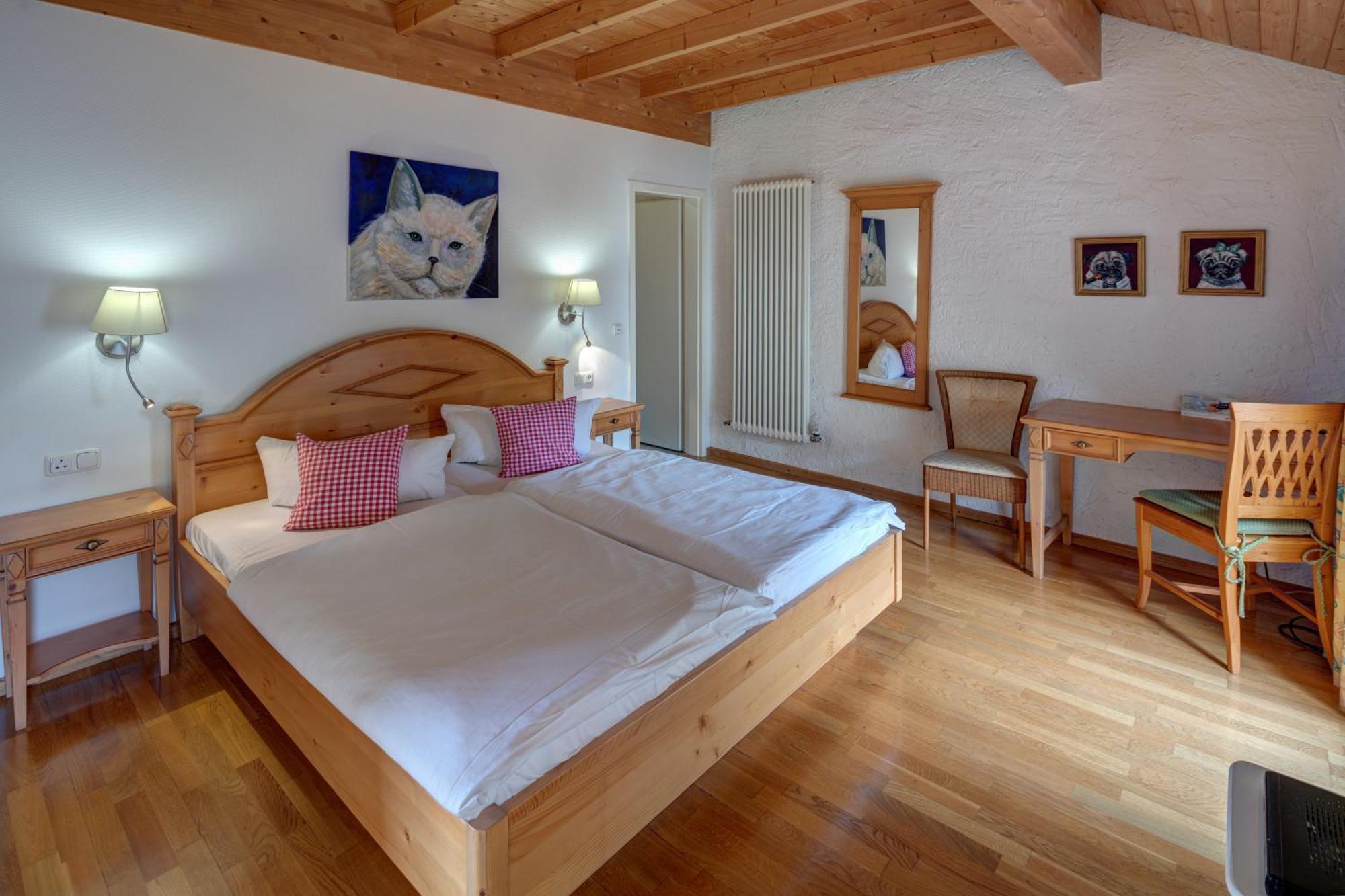 Hotel Leander Битбург Экстерьер фото