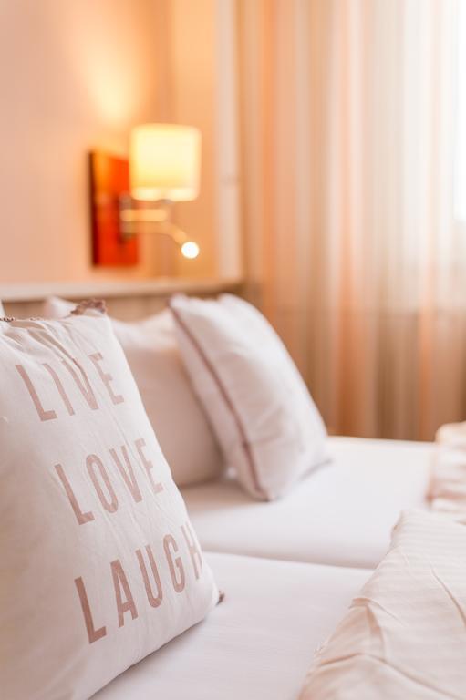 Hotel Leander Битбург Экстерьер фото