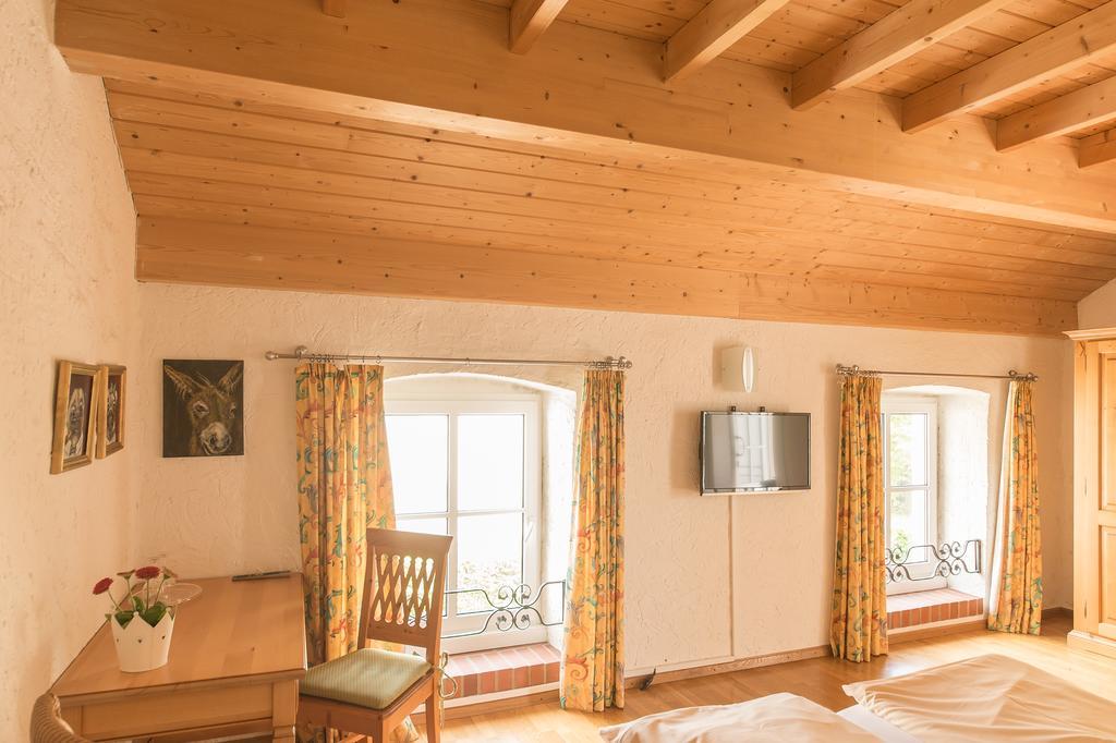 Hotel Leander Битбург Экстерьер фото