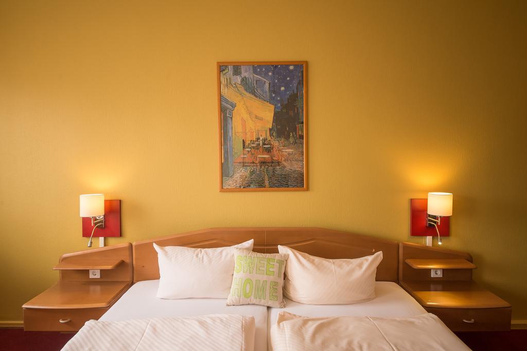 Hotel Leander Битбург Экстерьер фото