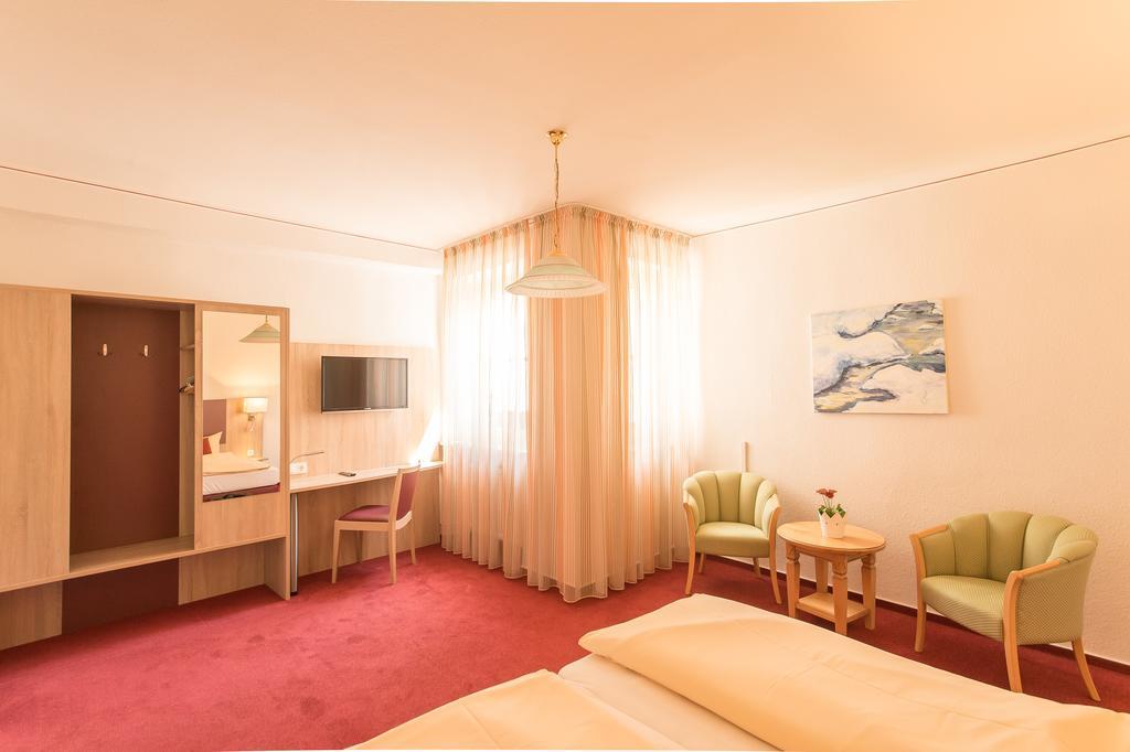 Hotel Leander Битбург Экстерьер фото