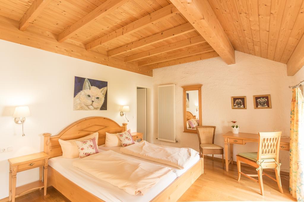 Hotel Leander Битбург Экстерьер фото