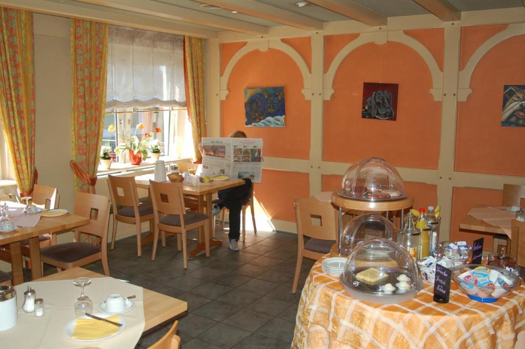 Hotel Leander Битбург Экстерьер фото